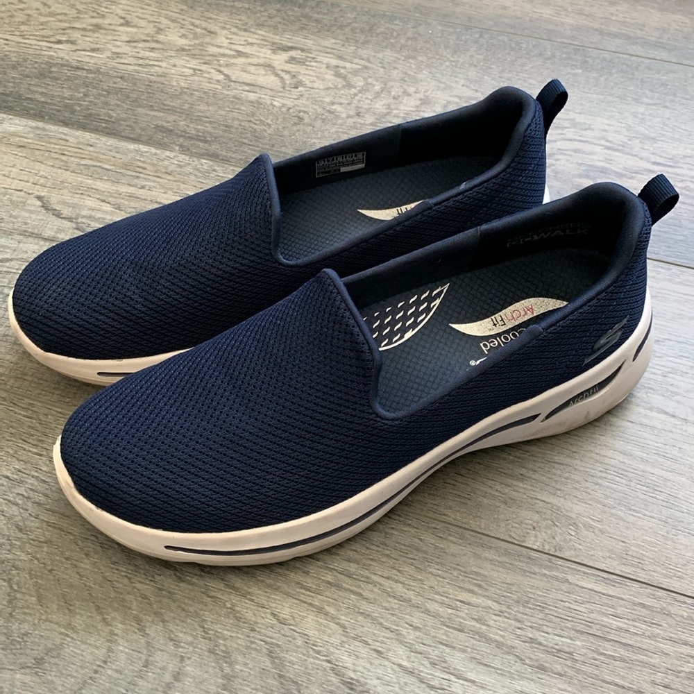 Sketchers slip-ons